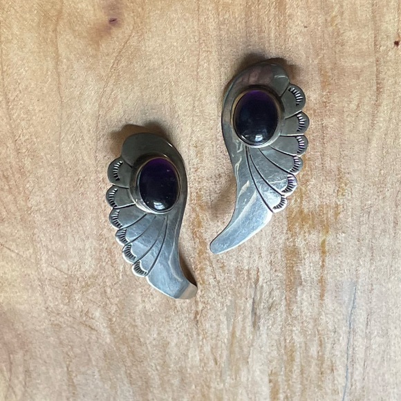 Signed Navajo amethyst & sterling "angel wing" feather earrings - Picture 5 of 10